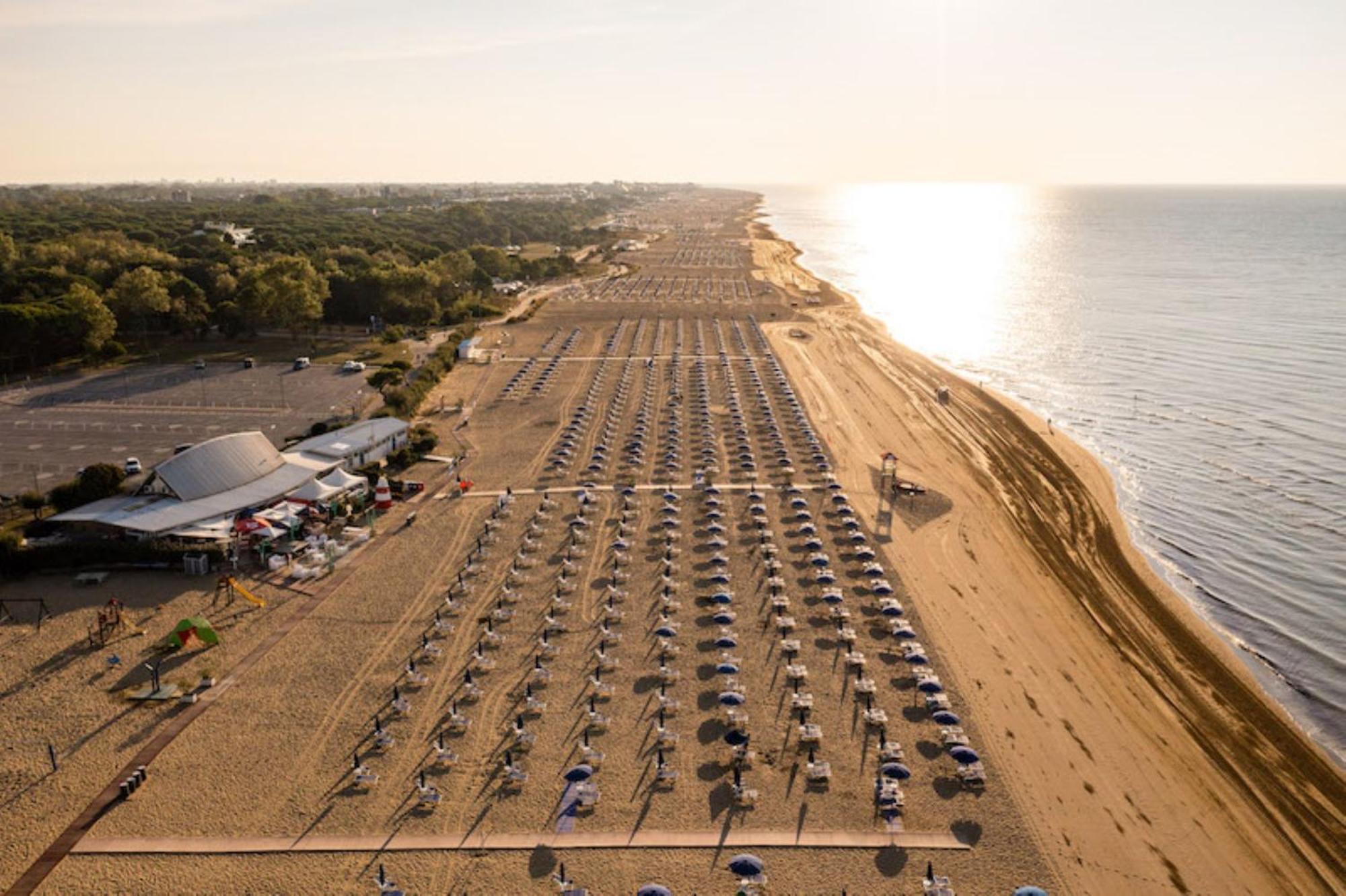 Bright Flat With A Wide Terrace - Beahost Rentals Bibione Exterior foto